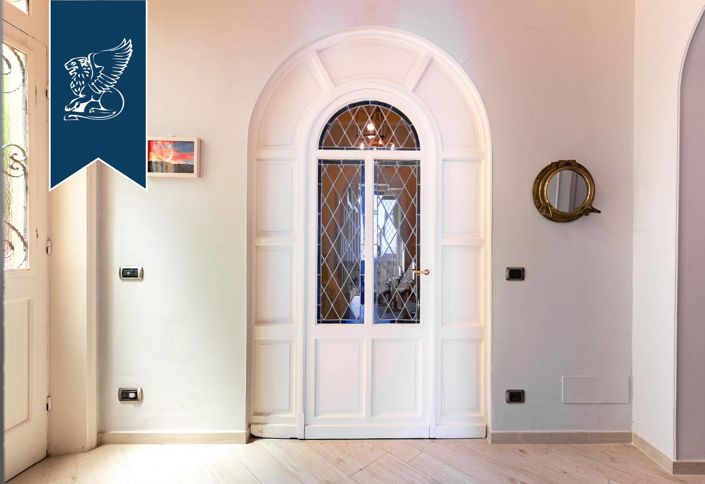 Image No.11-6 Bed Villa for sale