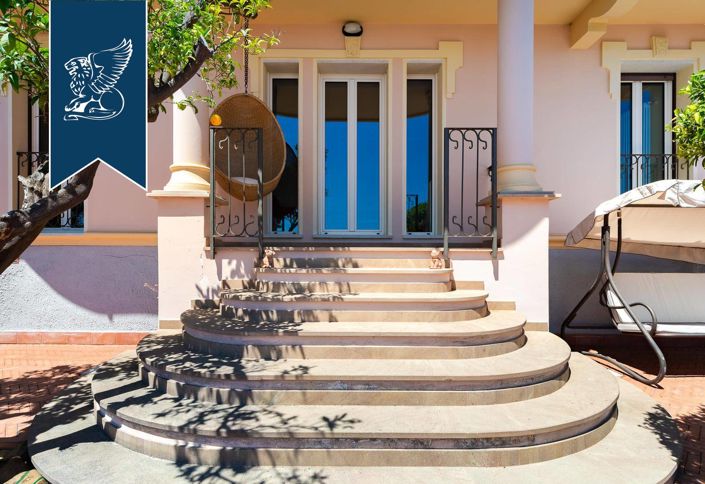 Image No.8-6 Bed Villa for sale