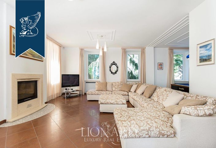 Image No.6-8 Bed Villa for sale