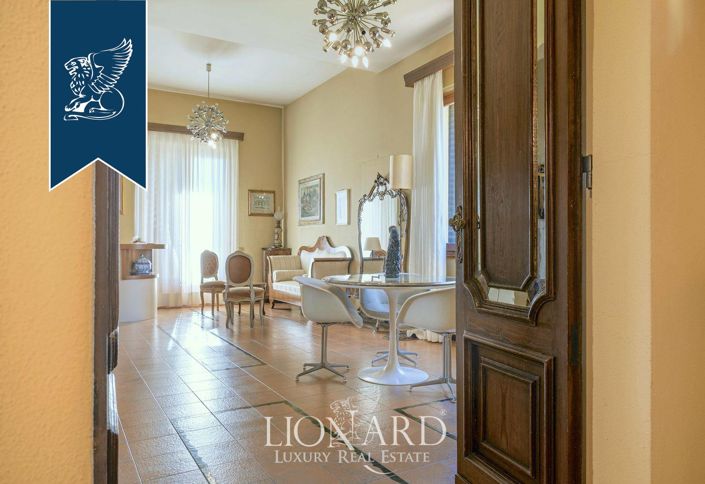 Image No.10-7 Bed Villa for sale