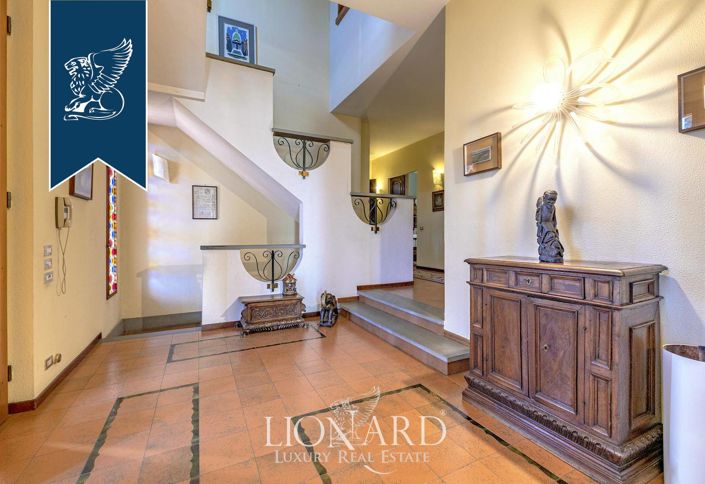 Image No.20-7 Bed Villa for sale