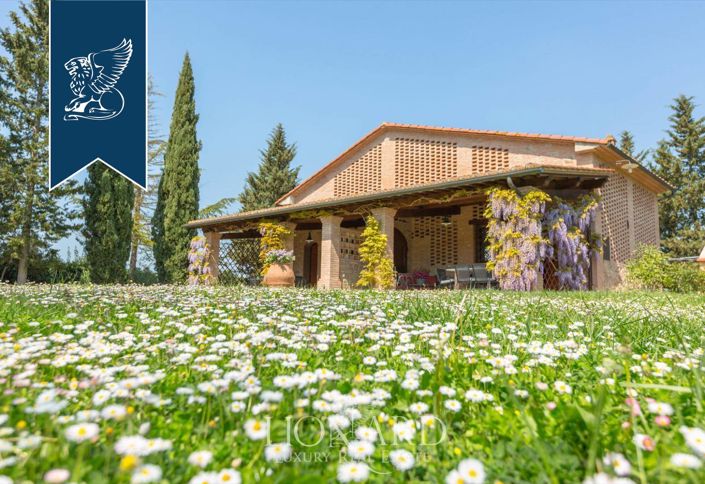 Image No.9-14 Bed Farmhouse for sale