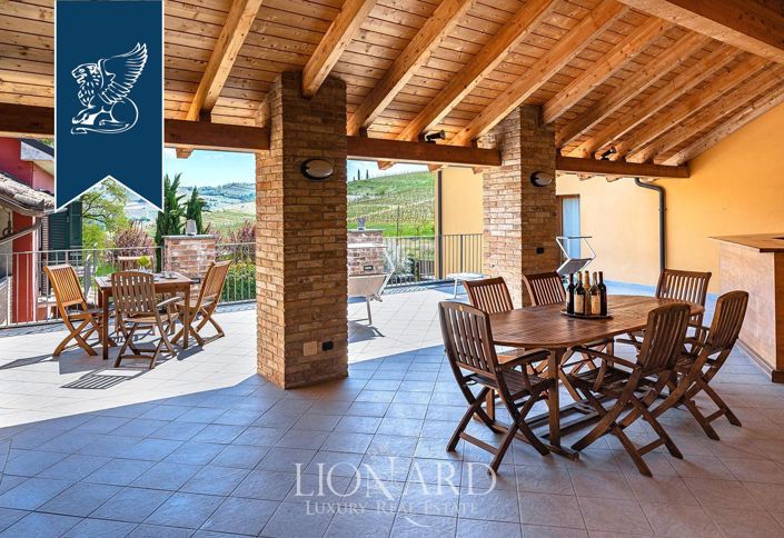 Image No.24-6 Bed Farmhouse for sale