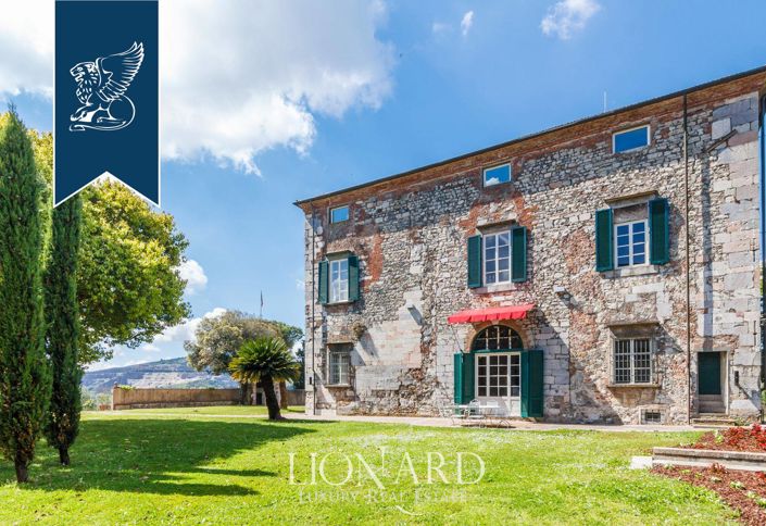 Image No.18-9 Bed Property for sale