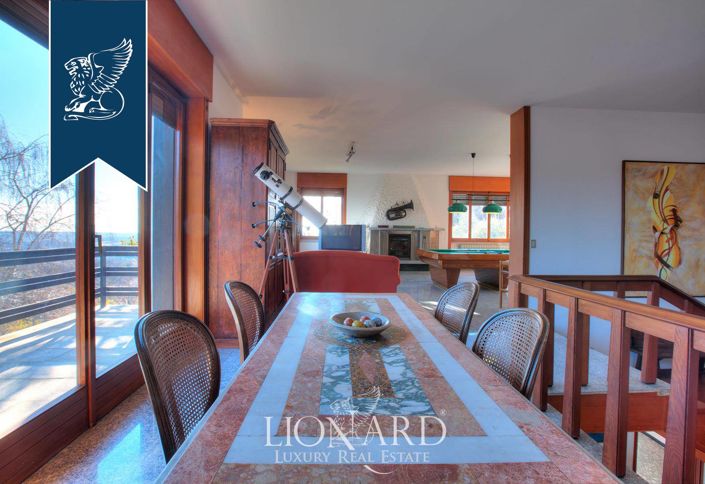 Image No.16-8 Bed Villa for sale