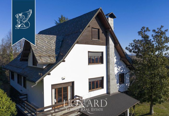 Image No.2-8 Bed Villa for sale