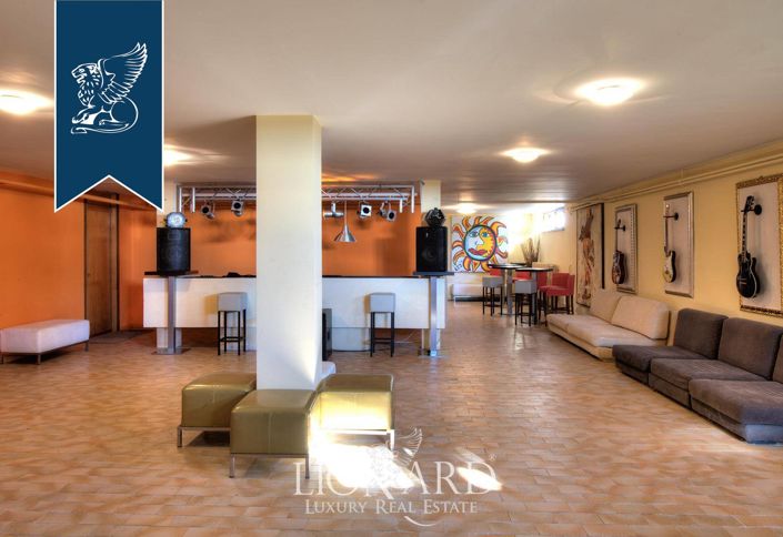 Image No.30-8 Bed Villa for sale