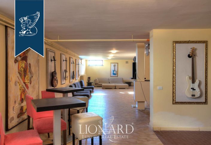 Image No.32-8 Bed Villa for sale