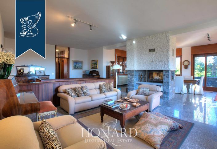 Image No.5-8 Bed Villa for sale