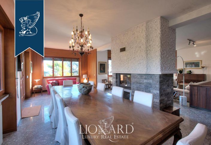 Image No.9-8 Bed Villa for sale