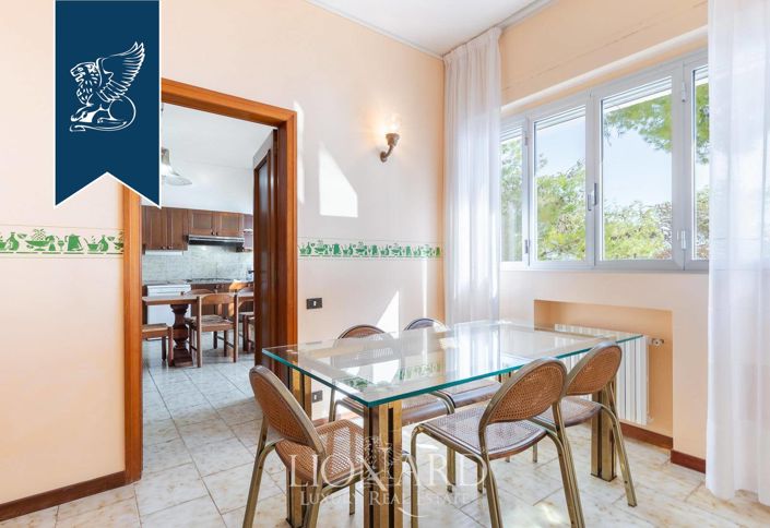 Image No.14-11 Bed Villa for sale