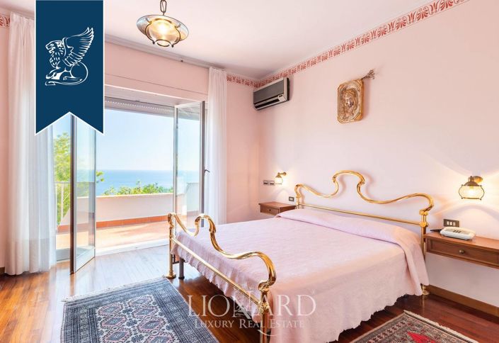 Image No.17-11 Bed Villa for sale