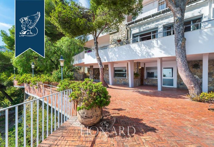 Image No.5-11 Bed Villa for sale