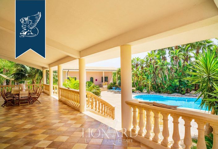 Image No.11-10 Bed Villa for sale