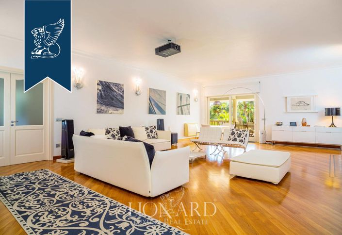 Image No.12-10 Bed Villa for sale