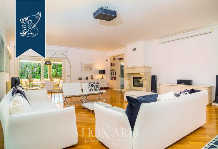 Image No.13-10 Bed Villa for sale