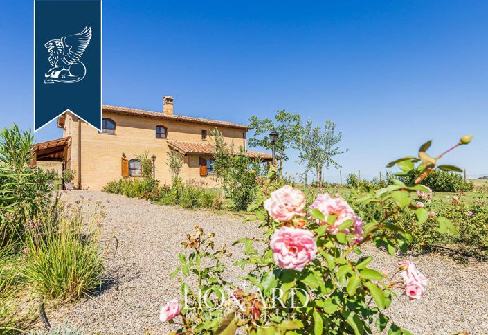 Image No.16-10 Bed Farmhouse for sale