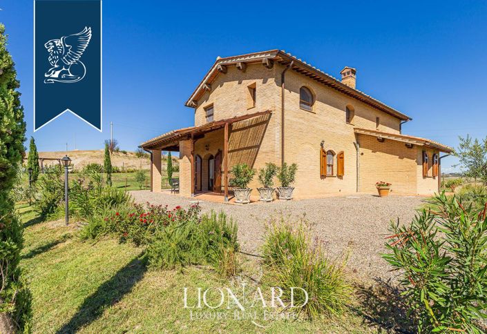 Image No.19-10 Bed Farmhouse for sale