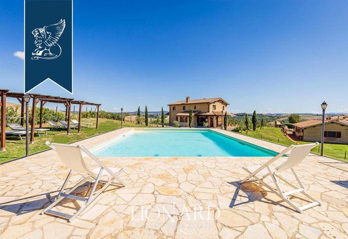 Image No.3-10 Bed Farmhouse for sale