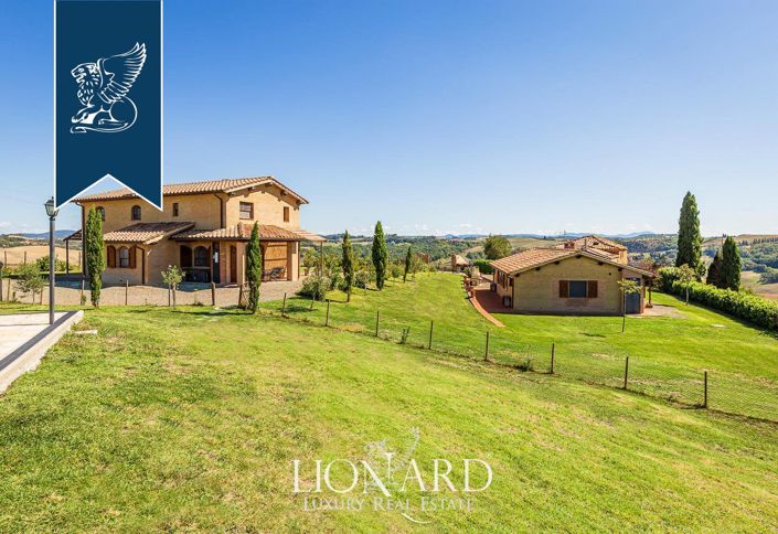 Image No.8-10 Bed Farmhouse for sale