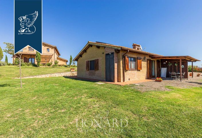 Image No.9-10 Bed Farmhouse for sale