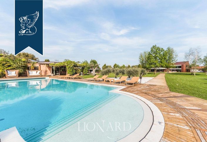 Image No.1-4 Bed Villa for sale