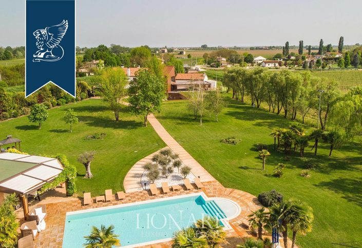 Image No.4-4 Bed Villa for sale