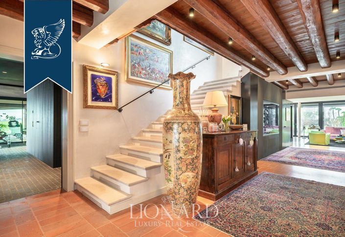 Image No.57-4 Bed Villa for sale