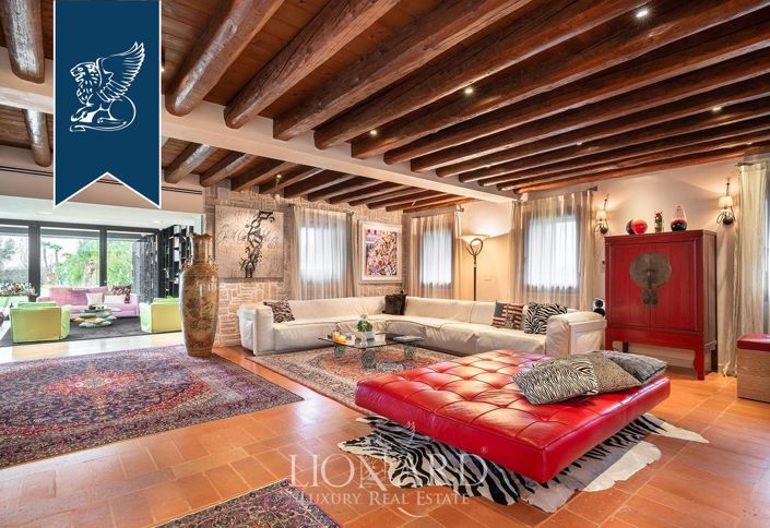 Image No.58-4 Bed Villa for sale