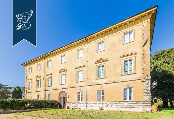 Image No.4-9 Bed Villa for sale