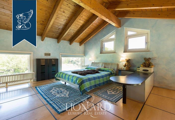 Image No.10-7 Bed Villa for sale