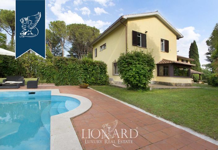 Image No.10-10 Bed Villa for sale