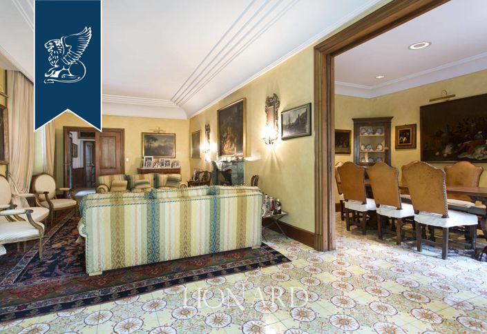 Image No.18-10 Bed Villa for sale