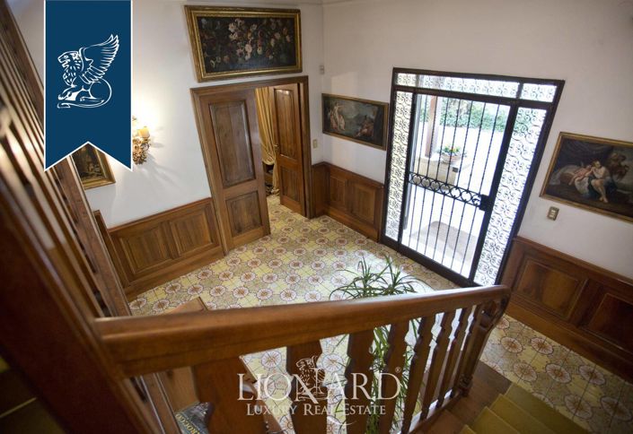 Image No.28-10 Bed Villa for sale