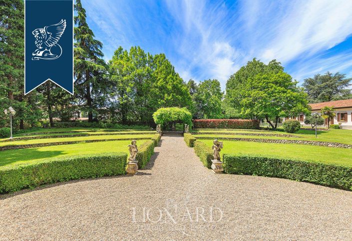 Image No.17-42 Bed Villa for sale