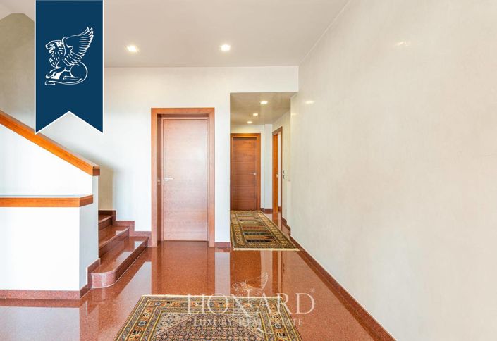 Image No.34-5 Bed Villa for sale