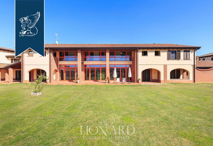 Image No.10-15 Bed Villa for sale