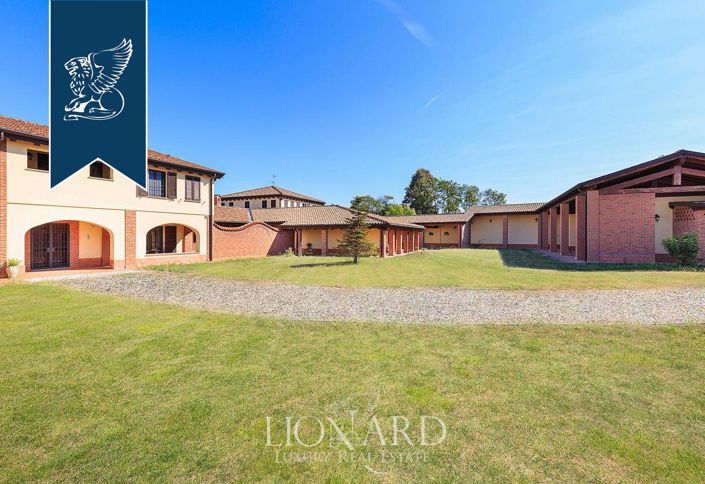 Image No.13-15 Bed Villa for sale