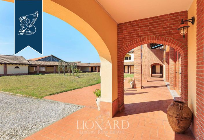 Image No.14-15 Bed Villa for sale