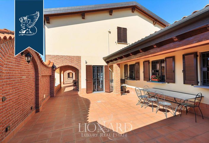 Image No.17-15 Bed Villa for sale