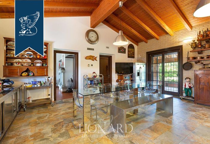 Image No.25-15 Bed Villa for sale