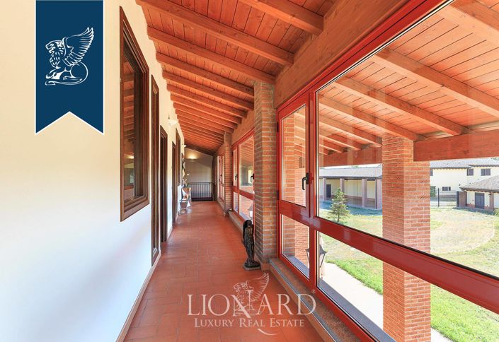 Image No.30-15 Bed Villa for sale