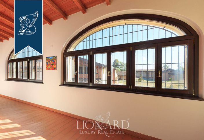 Image No.37-15 Bed Villa for sale