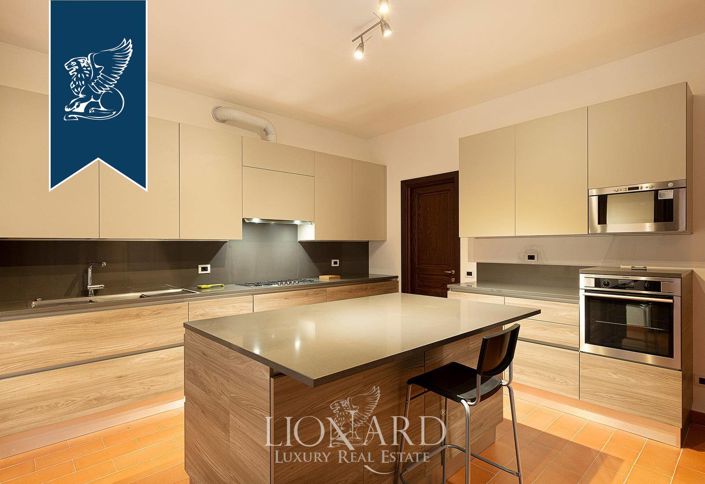 Image No.40-15 Bed Villa for sale