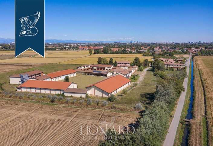 Image No.6-15 Bed Villa for sale