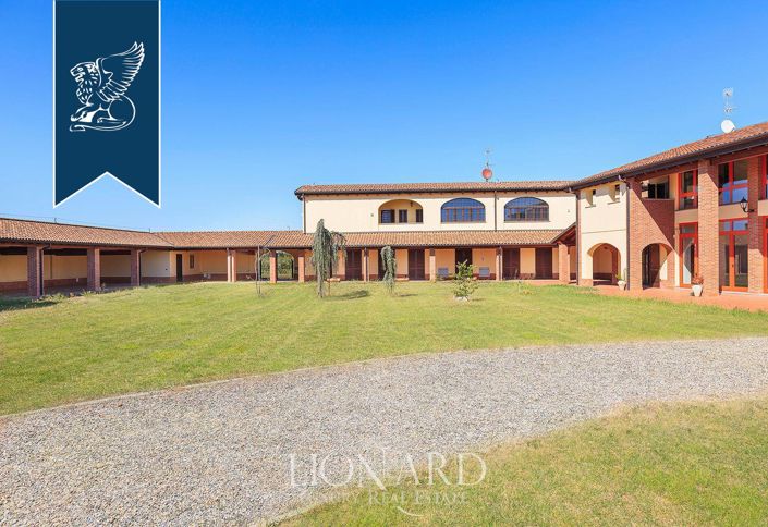 Image No.9-15 Bed Villa for sale