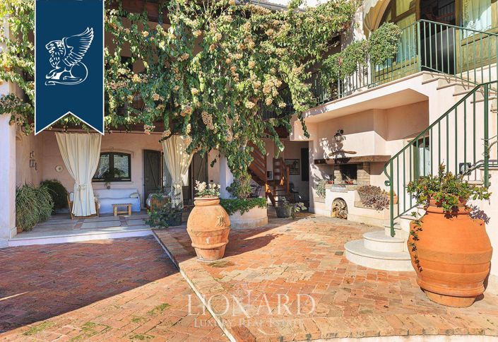 Image No.12-10 Bed Villa for sale