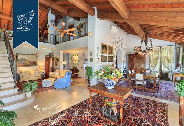 Image No.32-10 Bed Villa for sale