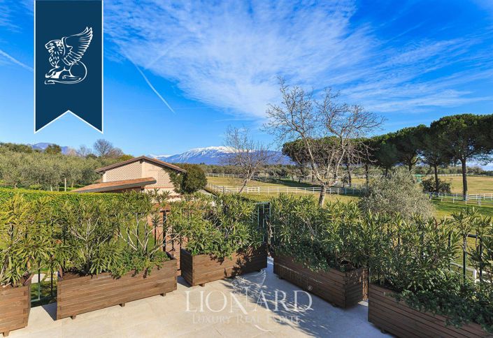 Image No.48-10 Bed Villa for sale