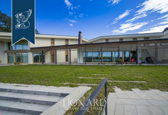 Image No.26-5 Bed Farmhouse for sale